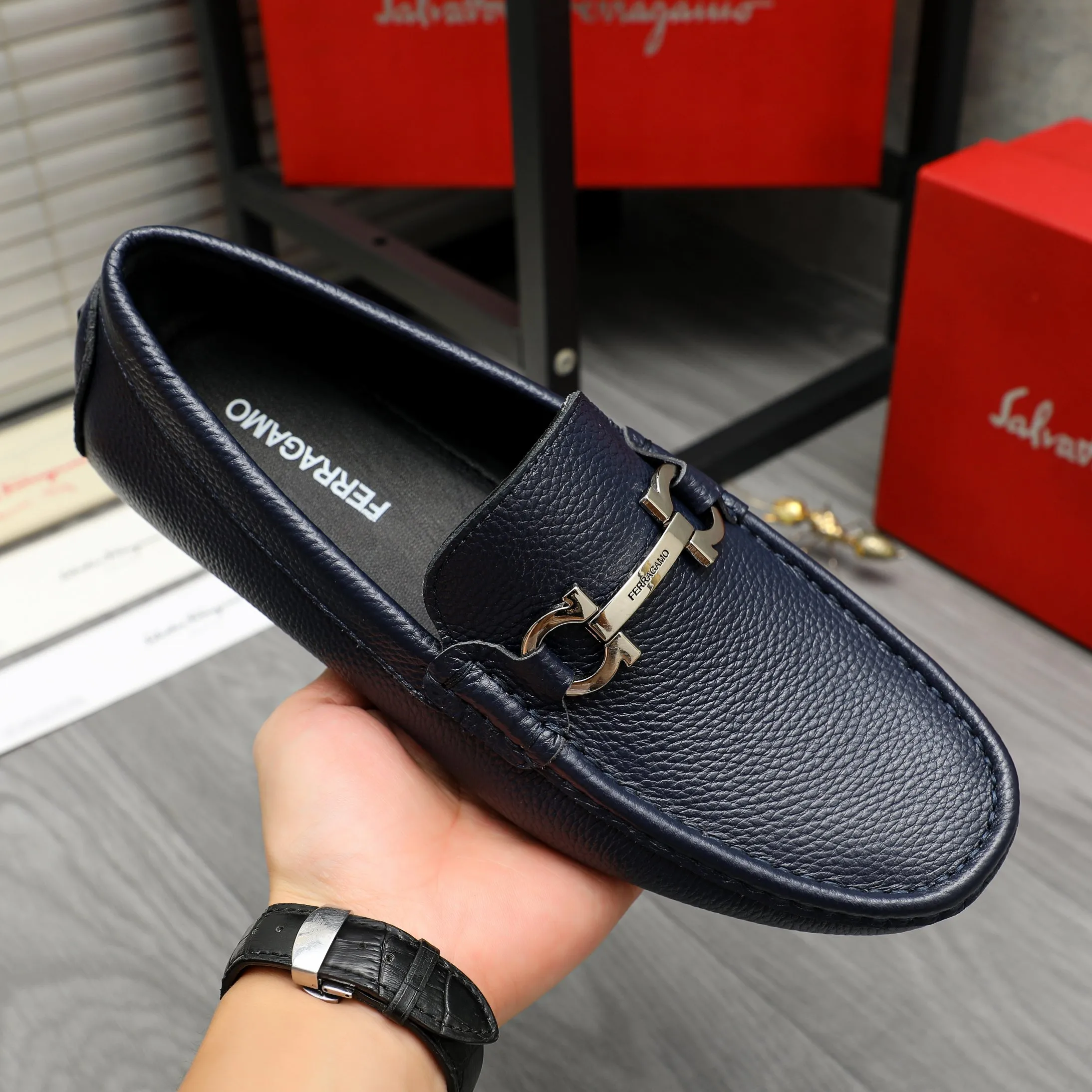 Men's shoes 💰420 Product trademark: Ferragamo "Ferragamo" business casual slip-on shoes Regular size: 38-46 (45.46 is custom-made and non-returnable) Product materials: Selected pebbled cowhide upper, sheepskin lining, original rubber outsole